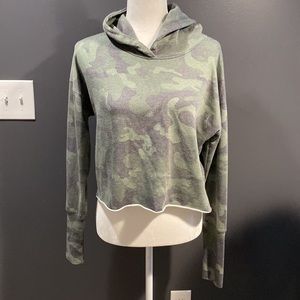 Woman’s crop top Camo hooded sweater